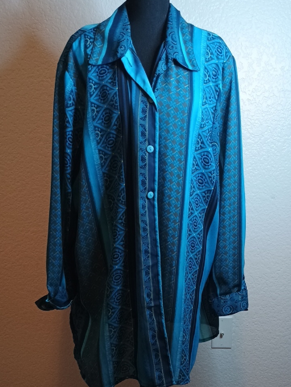 Women's Blue Patterned Button-Front Blouse